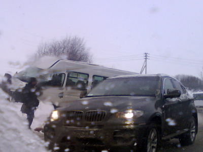 На Таллинском шоссе в аварию попала маршрутка (фото)