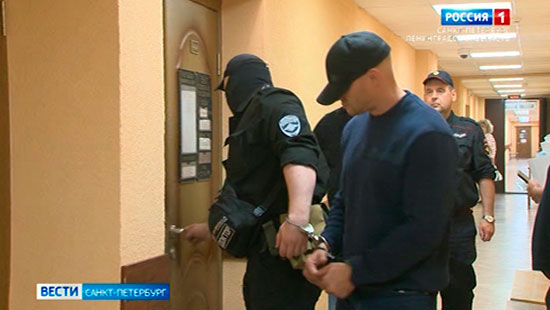 пятеро мужчин напали на русских в красногорске. мошенники в белгороде фото. полиция задерживает преступника. в белгороде задержали пятерых подростков. ульяновское опг группировки.